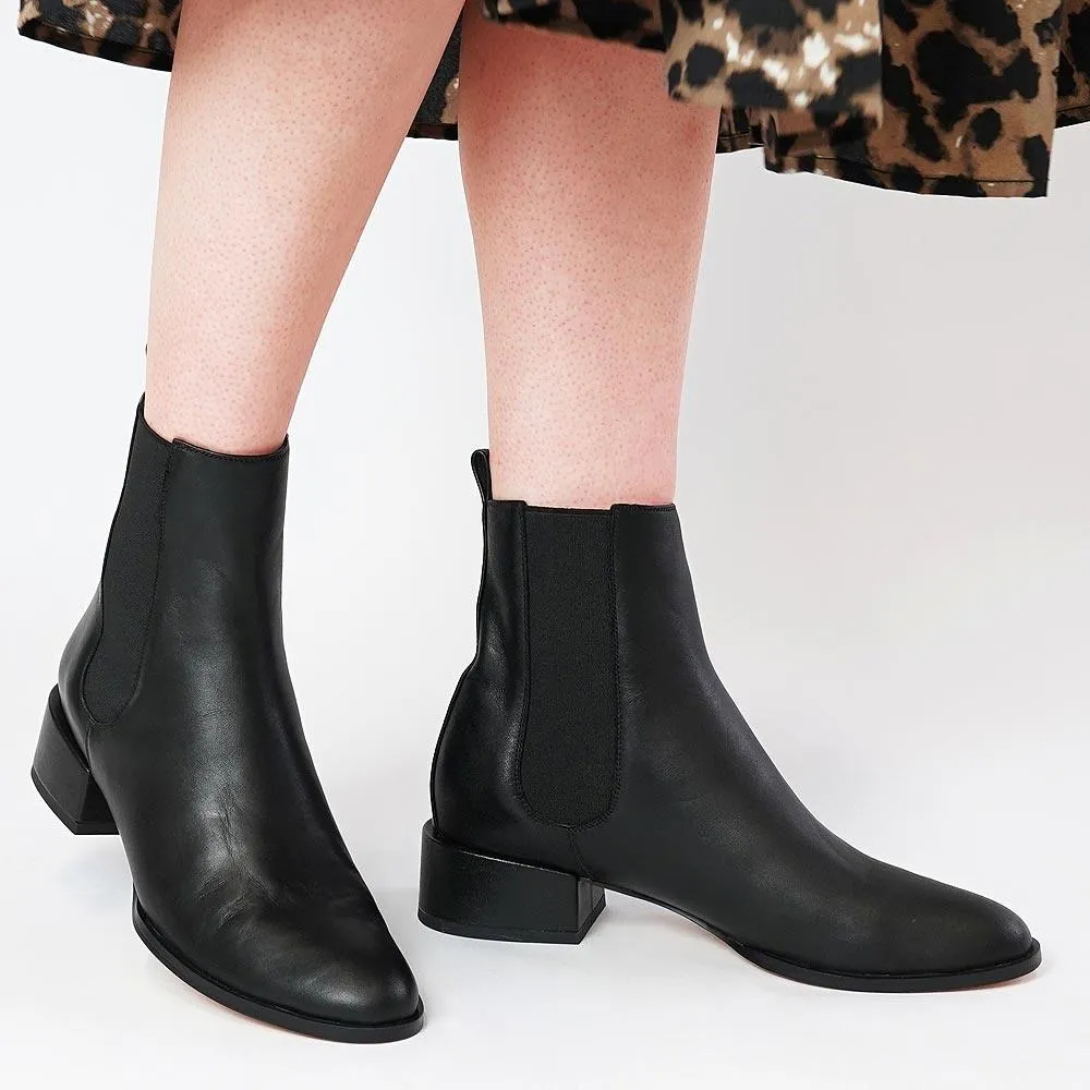 Casar Black Leather Chelsea Boots