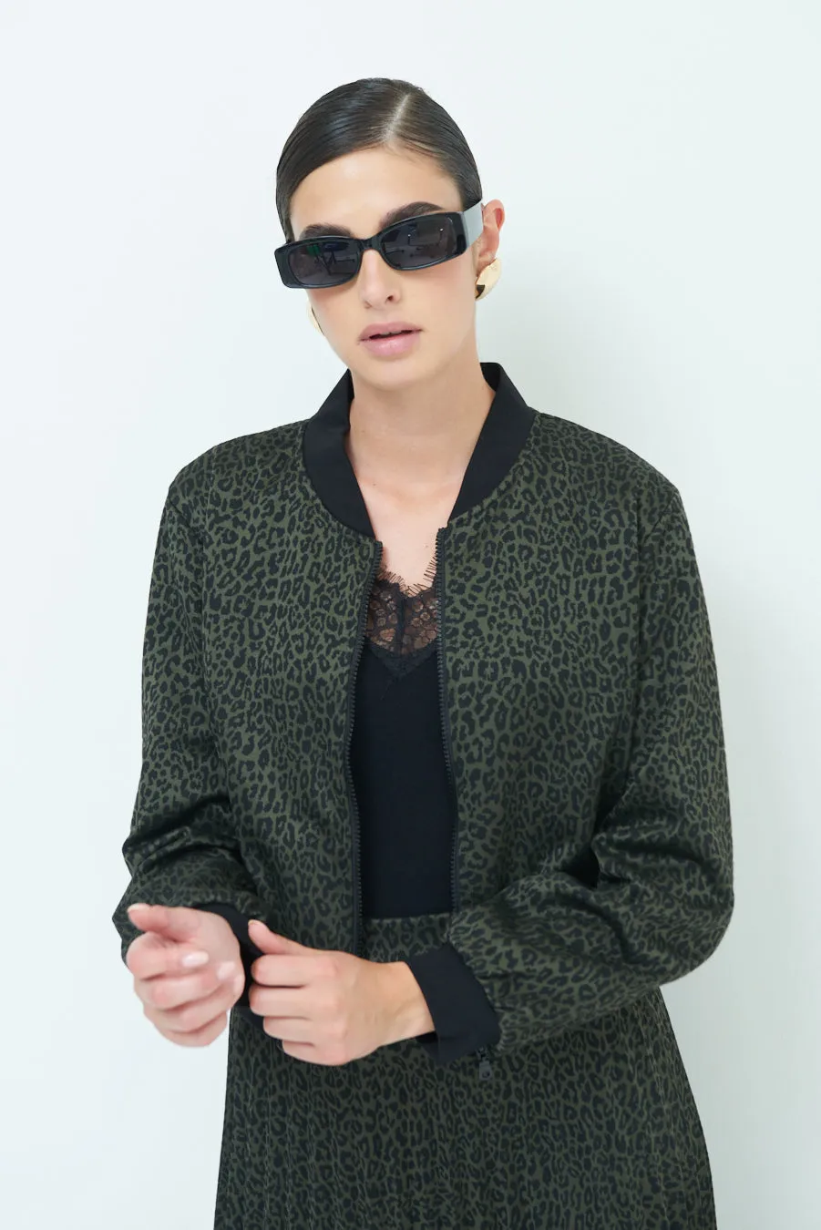 Stylish bomber jacket with zip closure wholesale