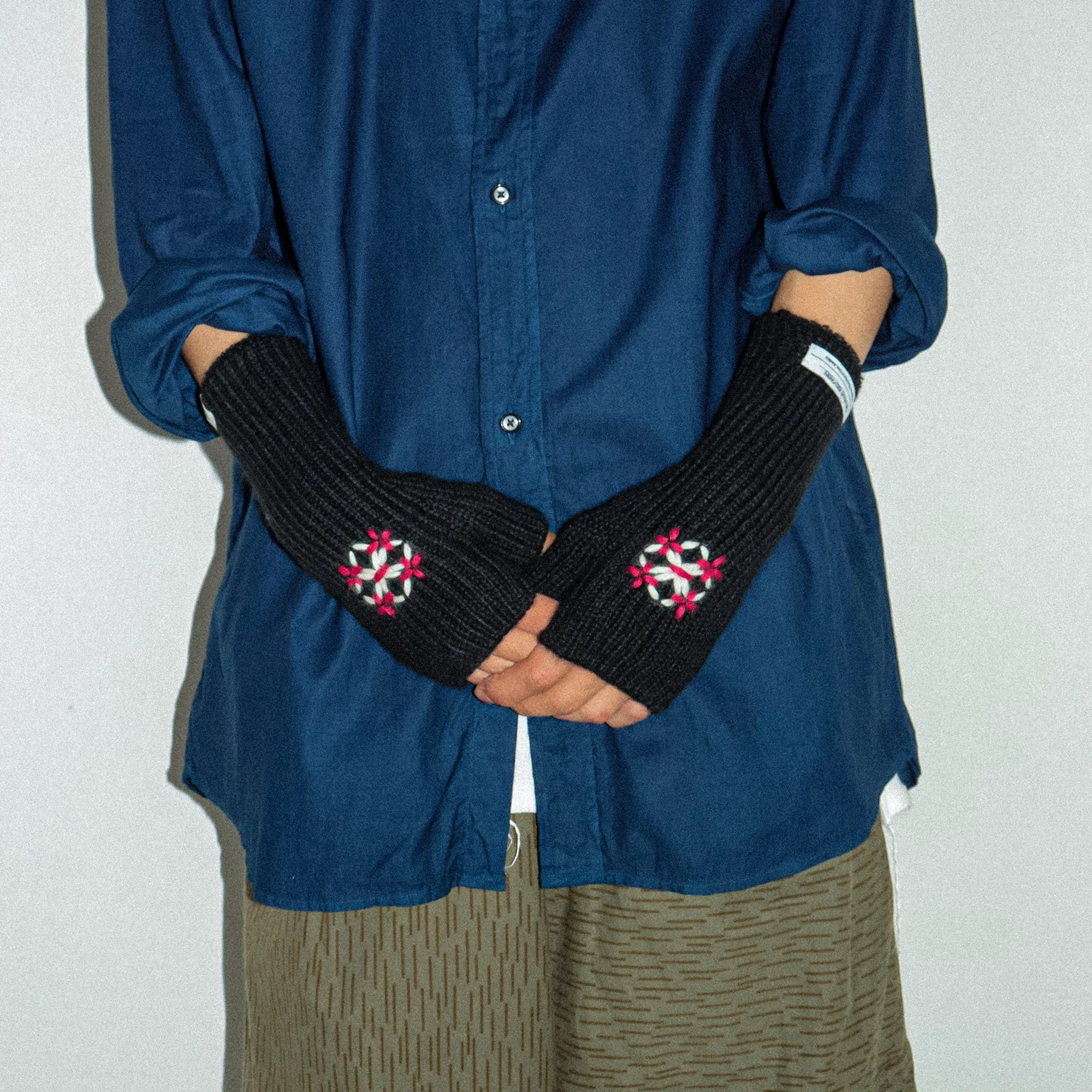 [x THE INOUE BROTHERS...] Alpaca Hand Wormers-Sashiko Flower-